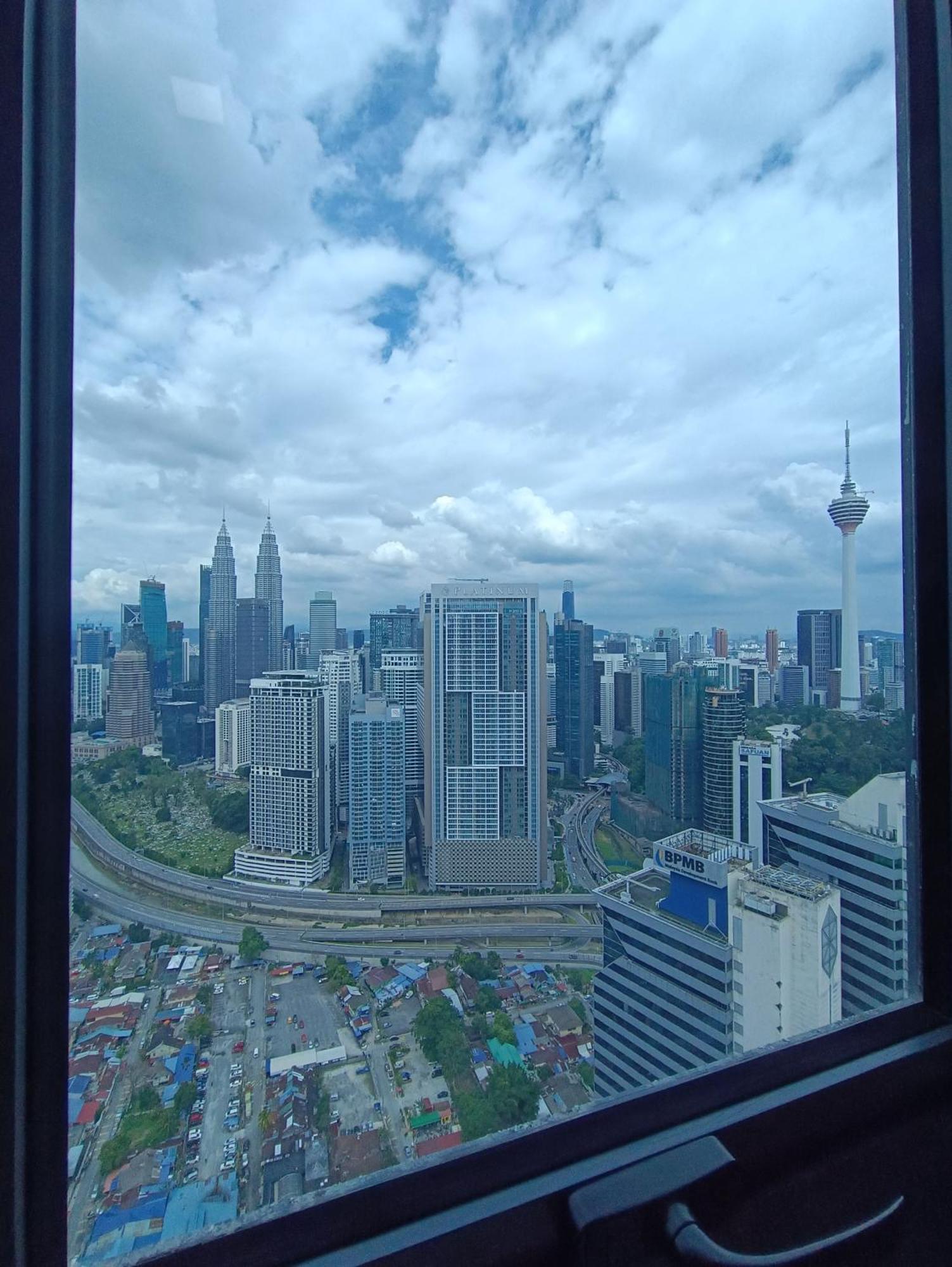 Lx 39A Balcony Klcc View 1 Bedroom Infinity Pool Kuala Lumpur Exterior photo